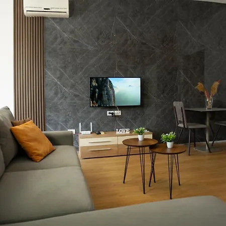 公寓 Kristal Center, Studio,near Artificial 地拉那